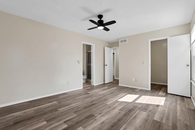 Building Photo - 5541 Mid Day Dr