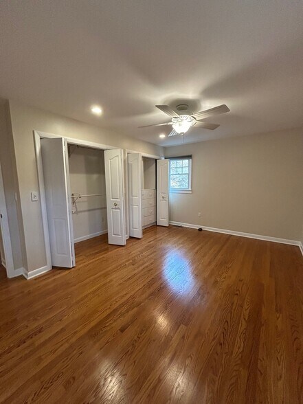 Primary bedroom - 15 Old Village Ln