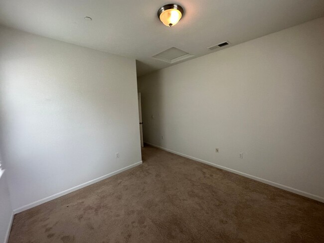 Building Photo - Beautiful 4 Bedroom, 3 Bath Mountain House...