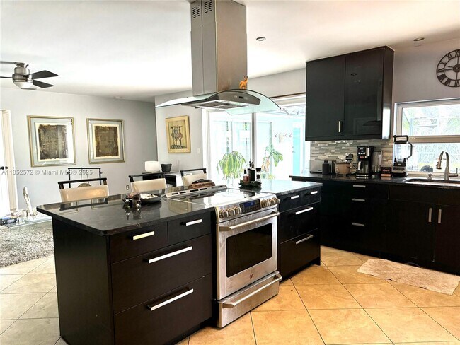 Building Photo - 4116 Taft St