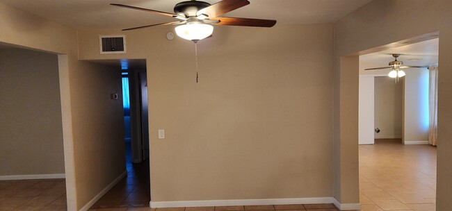 Building Photo - 2126 E Hidalgo Vista