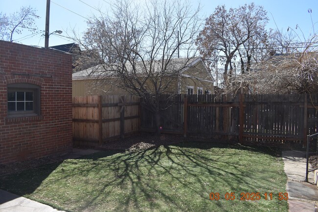 Building Photo - Convenient and Charming Victorian Home