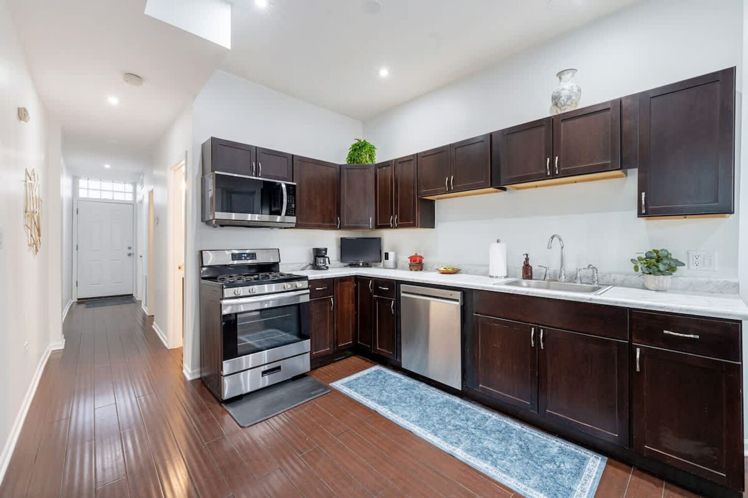 Building Photo - 2851 W Wilcox St