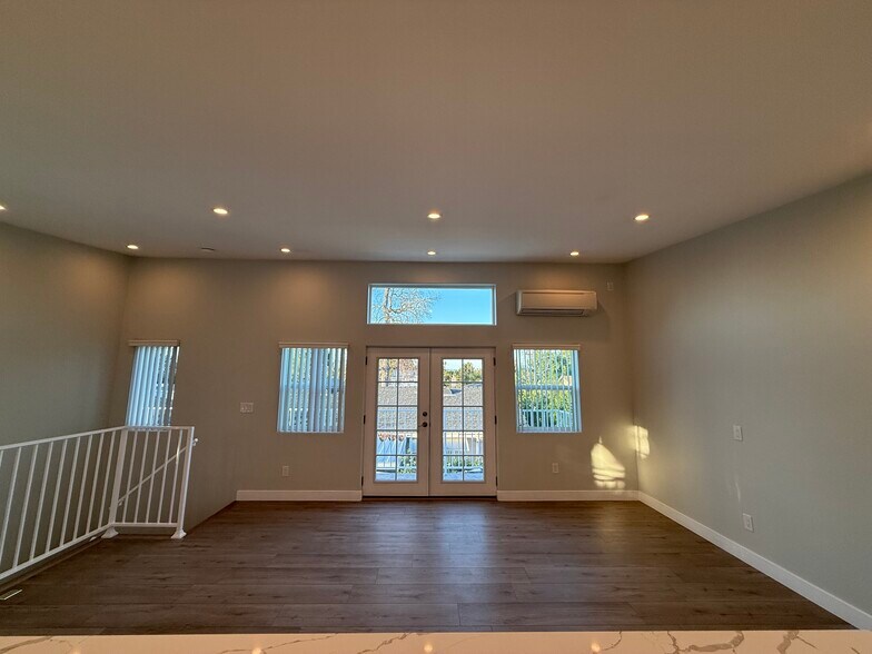 Building Photo - 18012 Bullock St