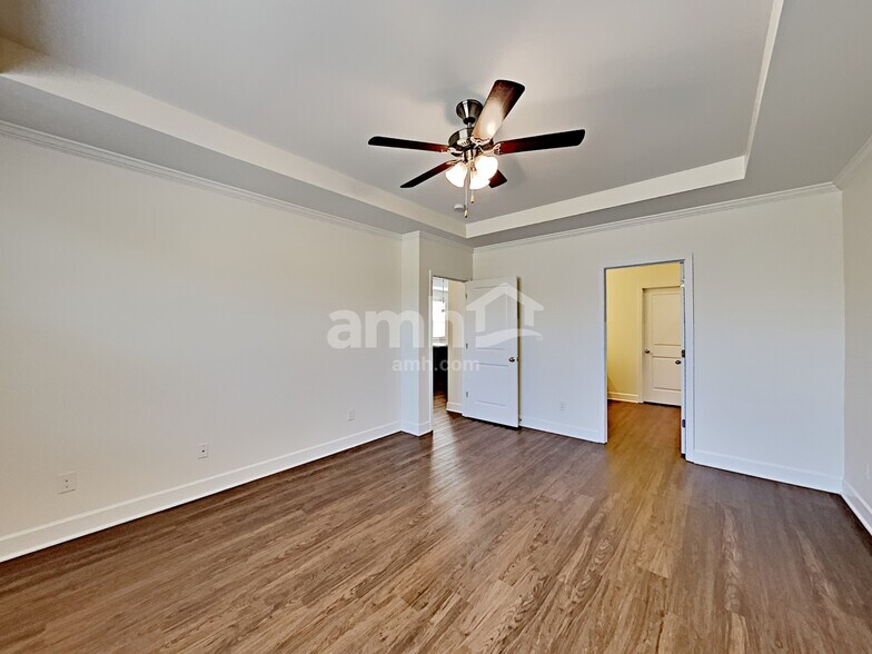 Building Photo - 5048 Trailwater Dr