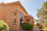 Building Photo - End Unit Townhouse Available Now!