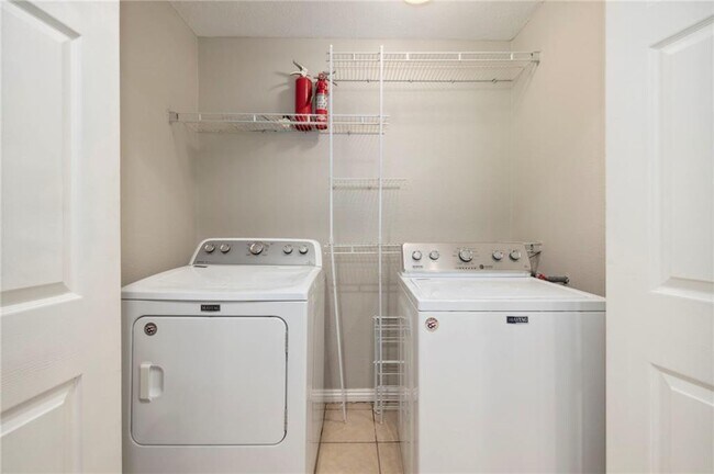 Building Photo - 2312 W Holly St