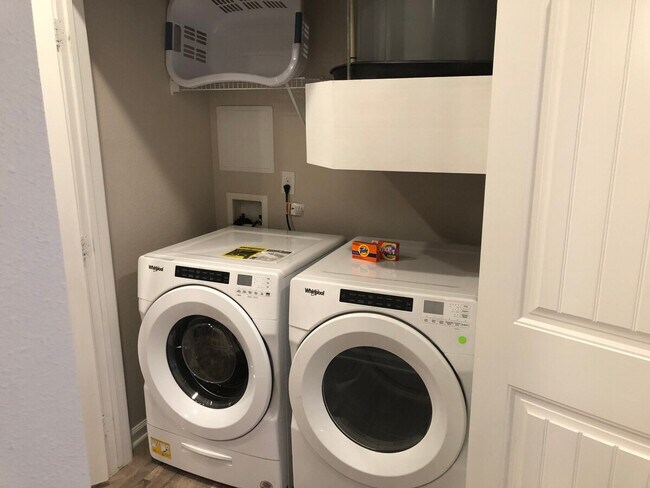 Building Photo - 8550 Nb Interstate 77 St