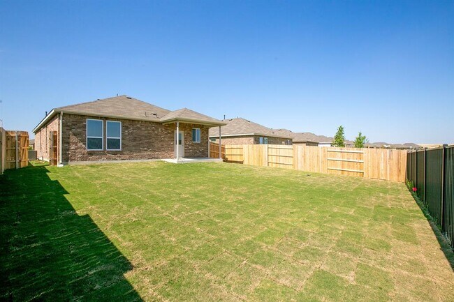 Building Photo - 500 Martha Dr