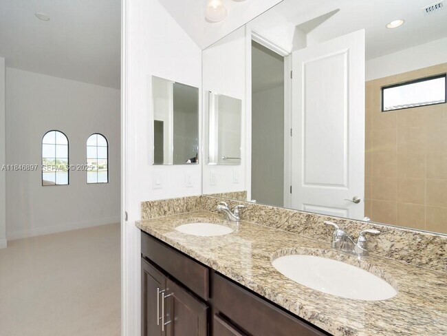 Building Photo - 10400 S Barnsley Dr