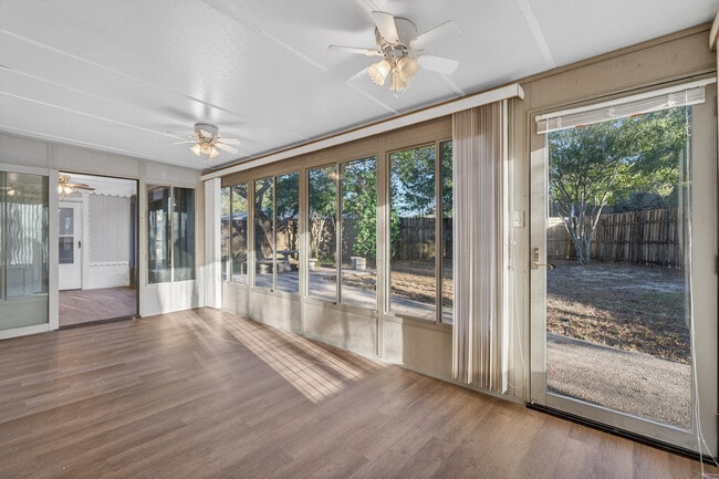 Building Photo - 420 Paradise Rd