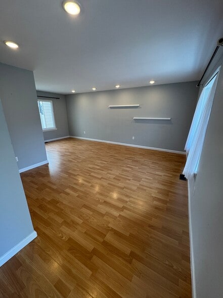 Building Photo - 103 Aspen Ct