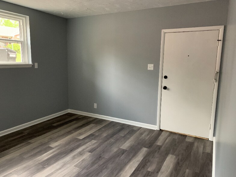 Primary Photo - 6020 Birch St