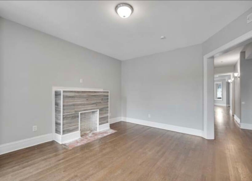 Living Area/Fireplace - 6234 S Rhodes Ave