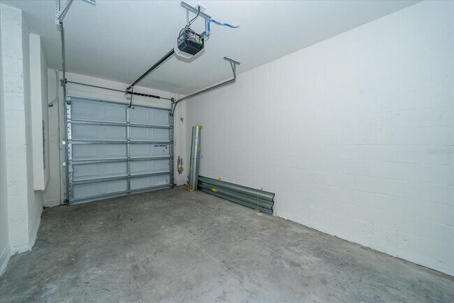 Building Photo - 16642 Maude Dr