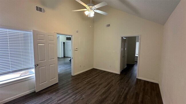 Building Photo - 4626 Green Trail Dr