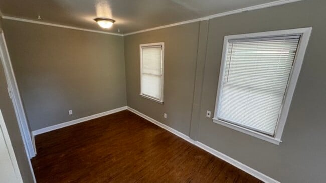 Building Photo - 2311 Imogene St