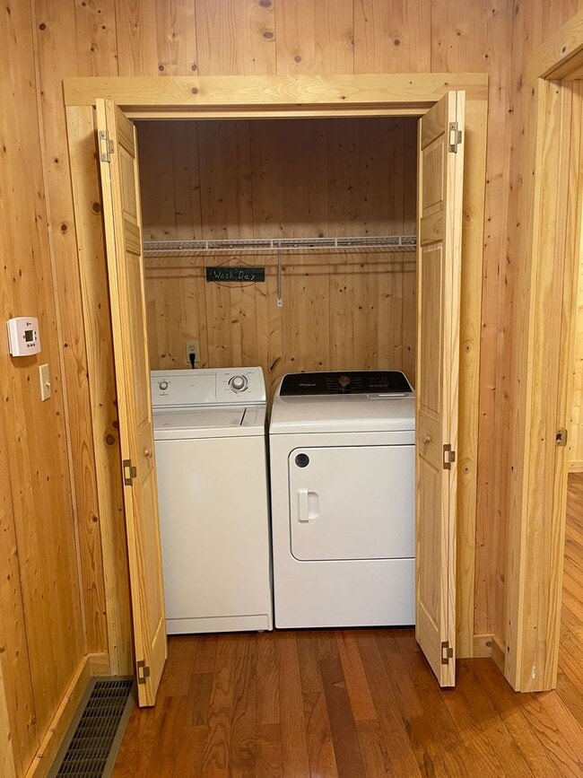 Building Photo - Cabin