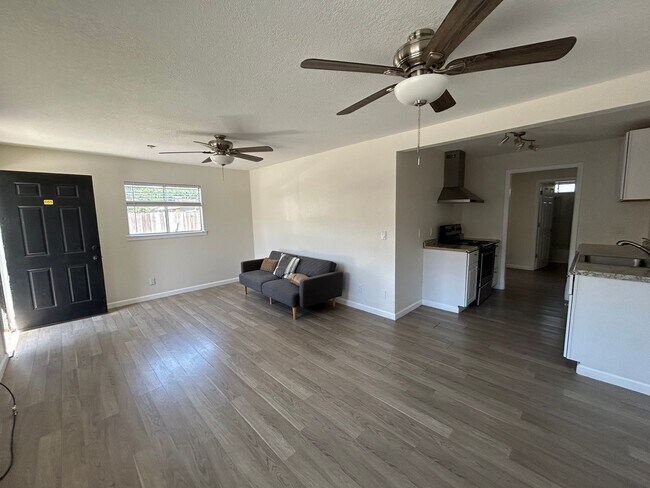 Building Photo - 683 - 695 Vermont Avenue, Turlock CA 95380