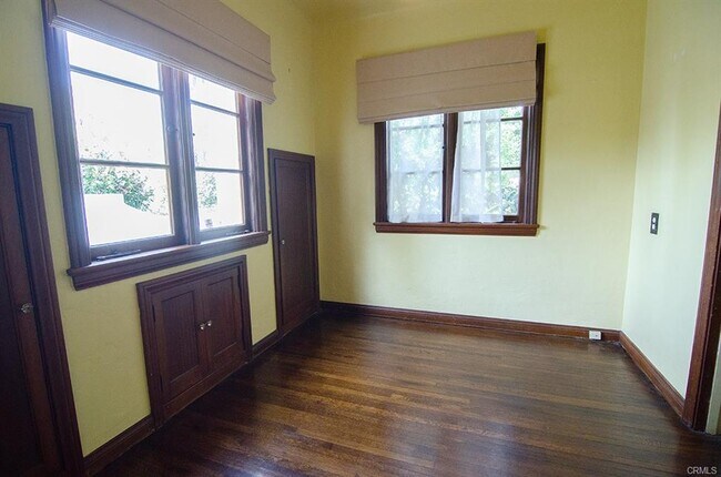 Building Photo - 1720 Paloma St