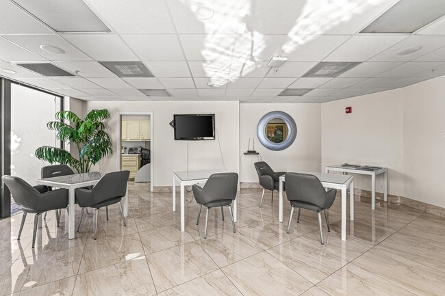 Building Photo - 5420 N Ocean Dr