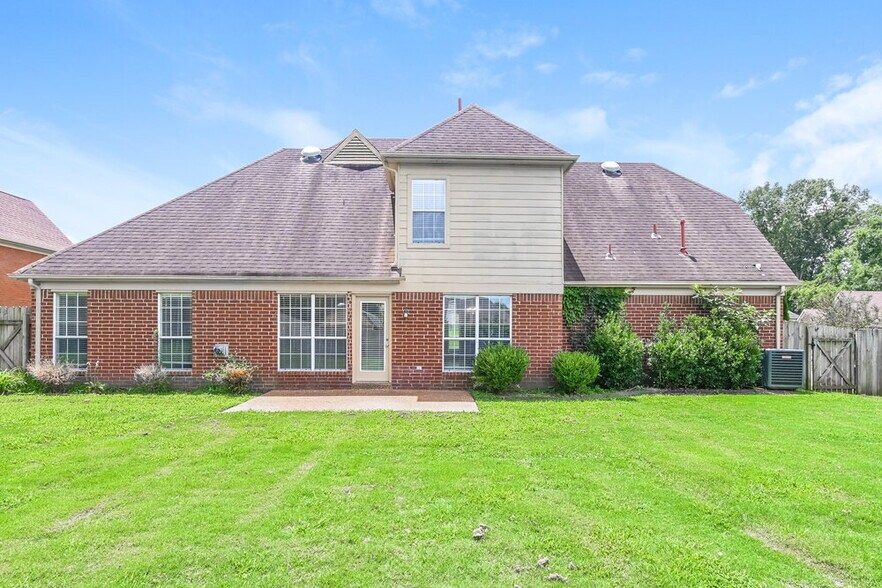 Building Photo - 15 Oakridge Cove