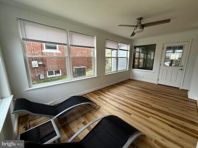 Building Photo - 3405 Carpenter St SE