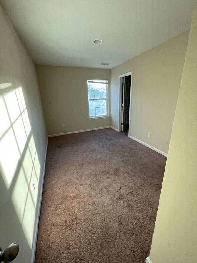 Building Photo - 3bd/2.5ba Townhouse in Northeast Columbia COMING IN JULY