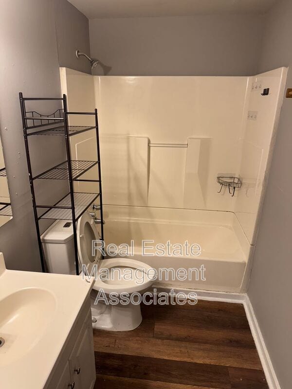 Building Photo - 331 W College St