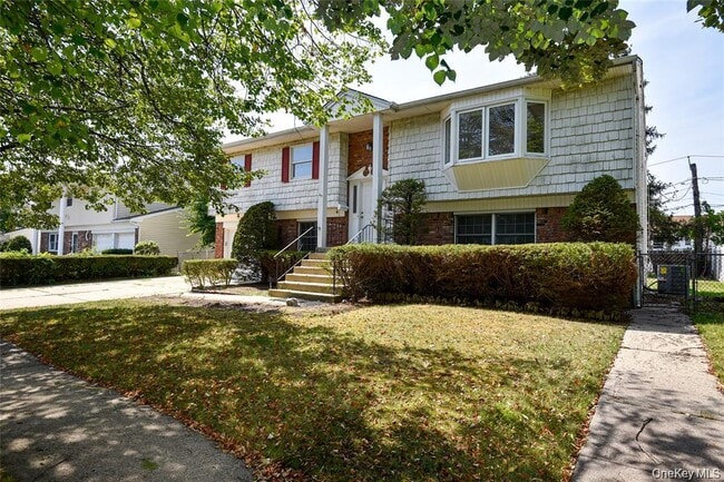 Primary Photo - 65 Bluebird Ln
