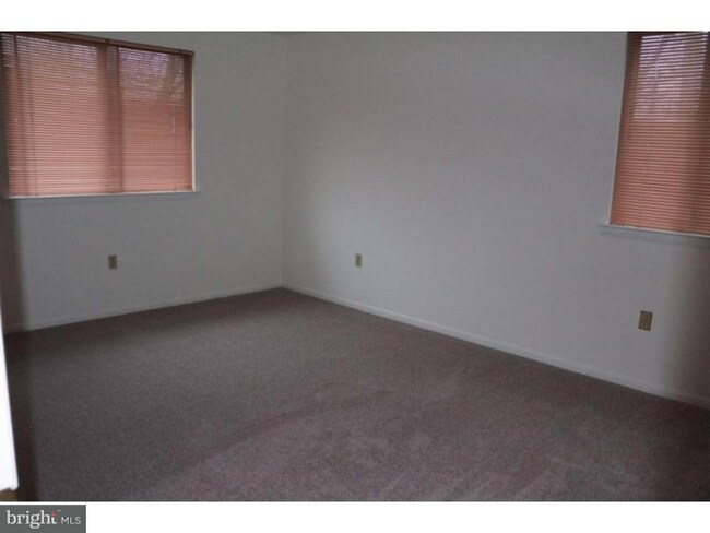 Building Photo - 54 Holly Dr