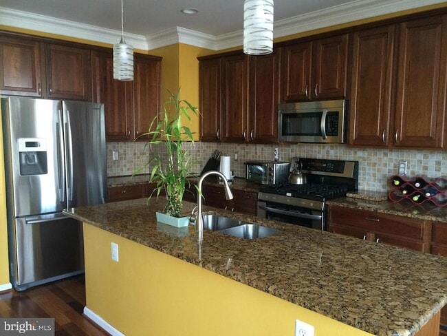 Building Photo - 6805 Oregano Ln