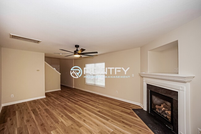 Building Photo - 2027 Quill Ct