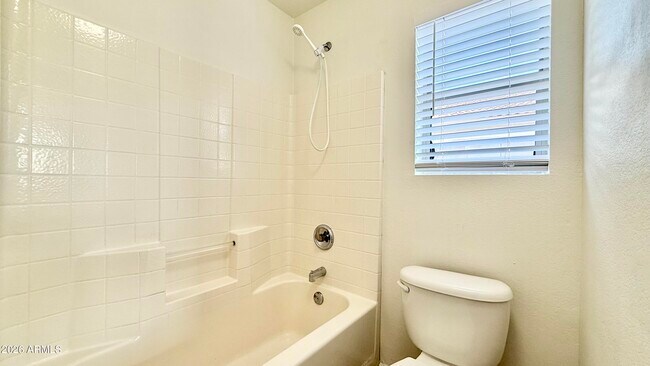 Building Photo - 1045 E Nardini St