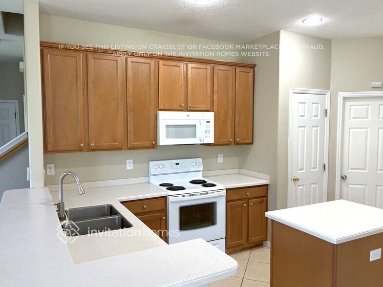 Building Photo - 16138 Bridgepark Dr