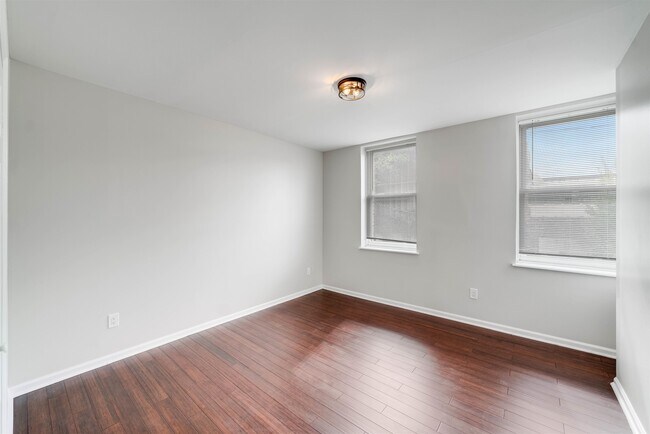 Building Photo - 316-1301-3-324 Jefferson St