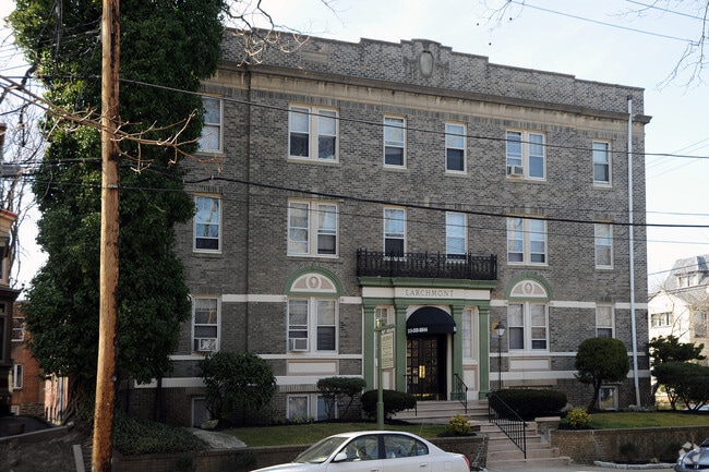 Primary Photo - The Larchmont Apartments