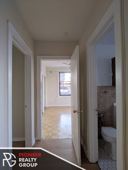 Building Photo - 737 W Belmont Ave