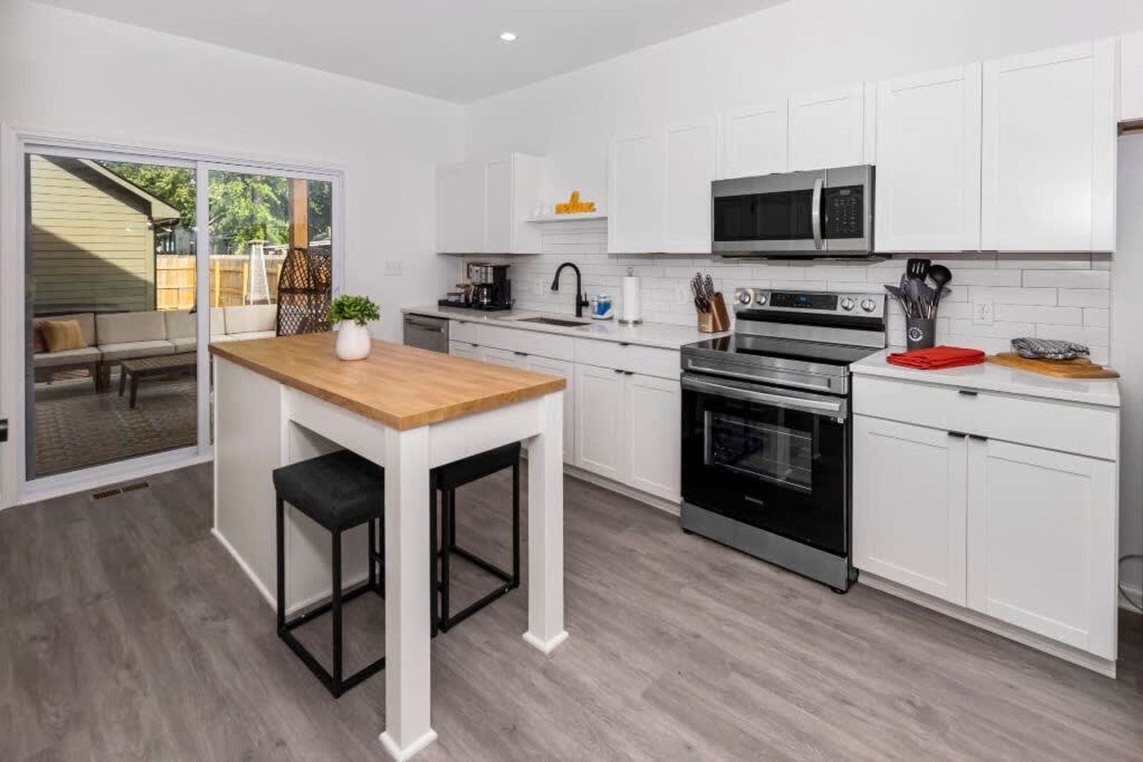 Building Photo - Wide Open Spaces - 3 Bedroom 1.5 Bath Half Double