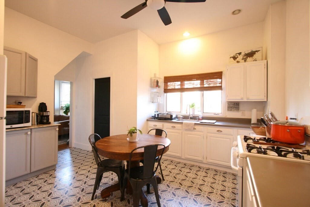 Building Photo - 45 Brastow Ave