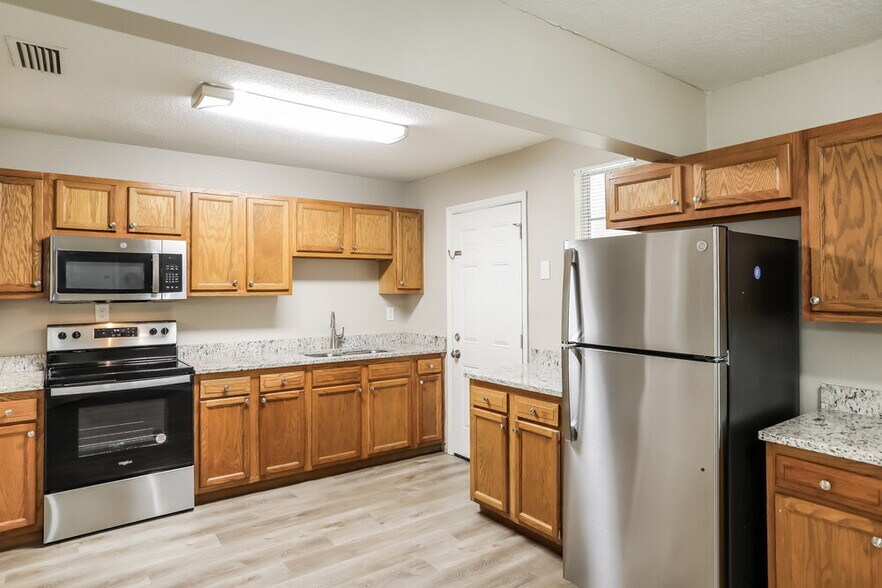 Building Photo - 6227 Pine Summit Dr