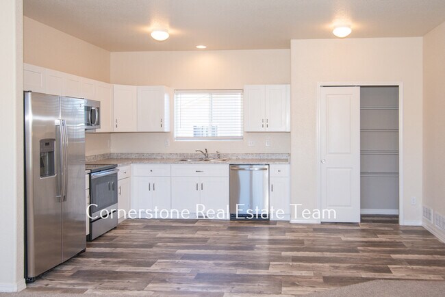 Building Photo - 855 Endeavor Wy