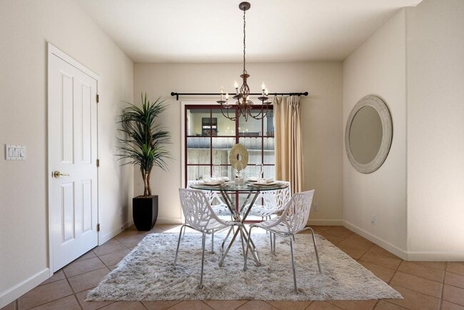 Building Photo - Great Location 3 bdrm townhome
