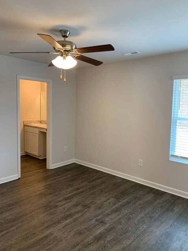 Building Photo - *PRE-LEASING*  Three Bedroom | Two Bathroo...