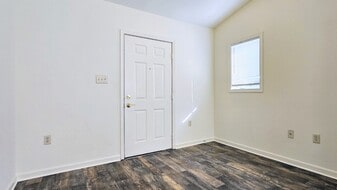 Building Photo - 680 Wallingford Rd