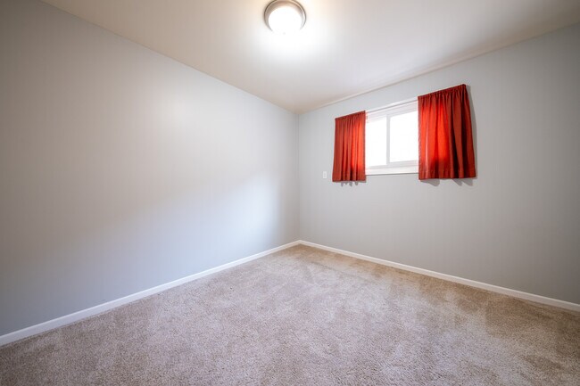 Building Photo - 7677 Whitney Dr