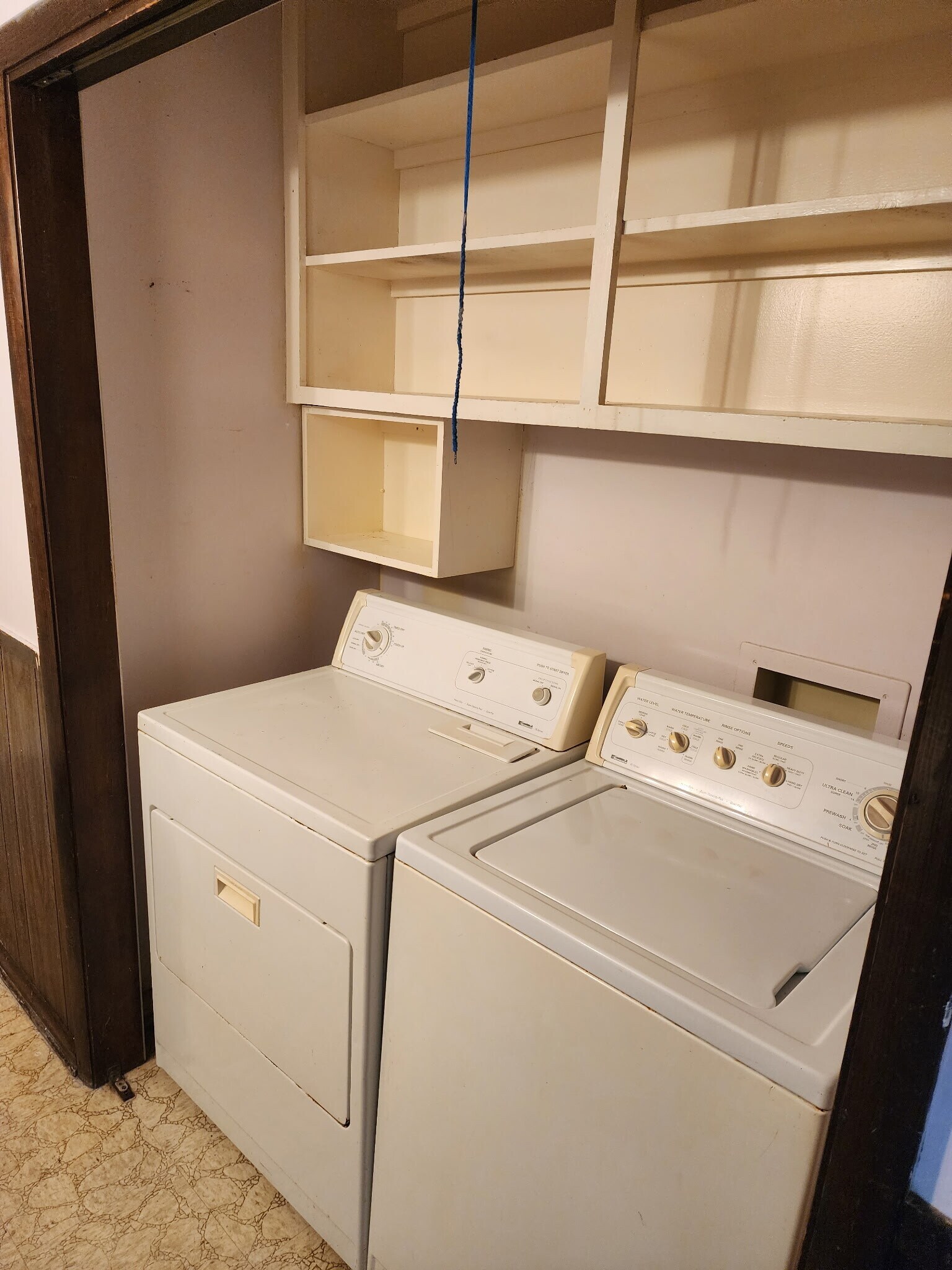 Building Photo - 2306 Dorchester Dr