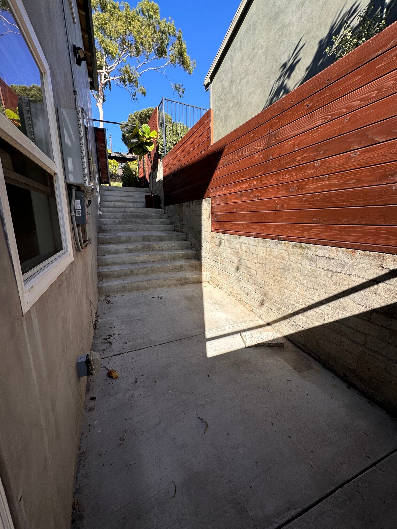 Building Photo - 1726 Bryn Mawr Ave