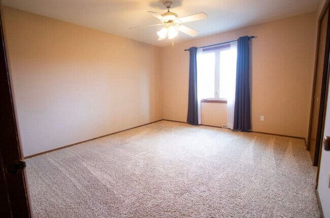 Building Photo - 1115 Sioux Dr