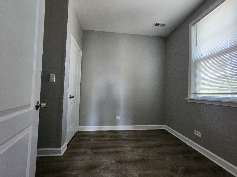 Building Photo - 7311 S Dorchester Ave